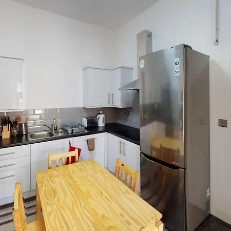 J Kyns Aparthome Vendégház Smethwick