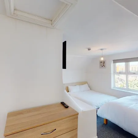 J Kyns Aparthome Vendégház Smethwick