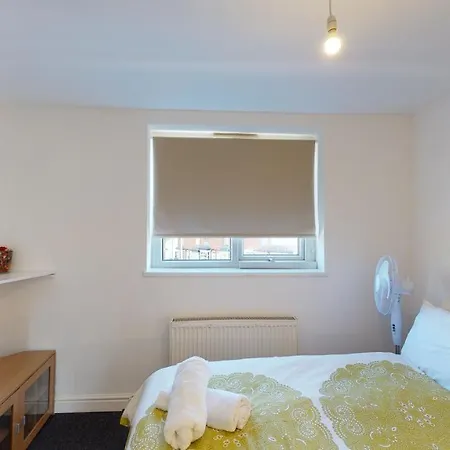 J Kyns Aparthome Vendégház *